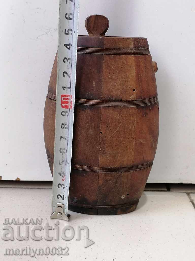 An old paver, a bathtub, a vase, a barrel, a wooden one - 7 An old paver, a bathtub, a vase, a barrel, a wooden one - 7