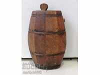 An old paver, a bathtub, a vase, a barrel, a wooden one