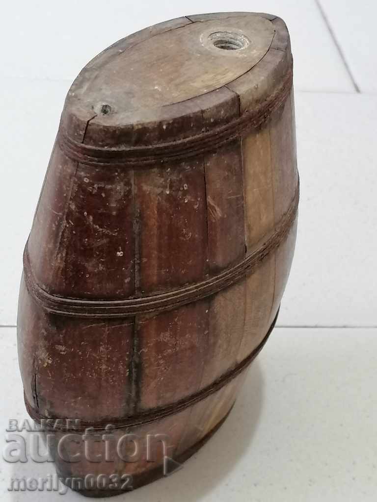 Auction An old paver, a bathtub, a vase, a barrel, a wooden one Auction An old paver, a bathtub, a vase, a barrel, a wooden one