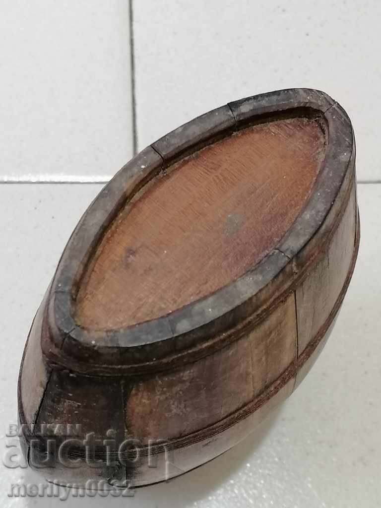 An old paver, a bathtub, a vase, a barrel, a wooden one - 5 An old paver, a bathtub, a vase, a barrel, a wooden one - 5