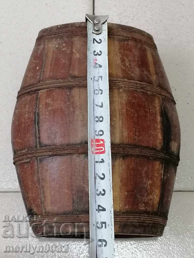 An old paver, a bathtub, a vase, a barrel, a wooden one - 7 An old paver, a bathtub, a vase, a barrel, a wooden one - 7