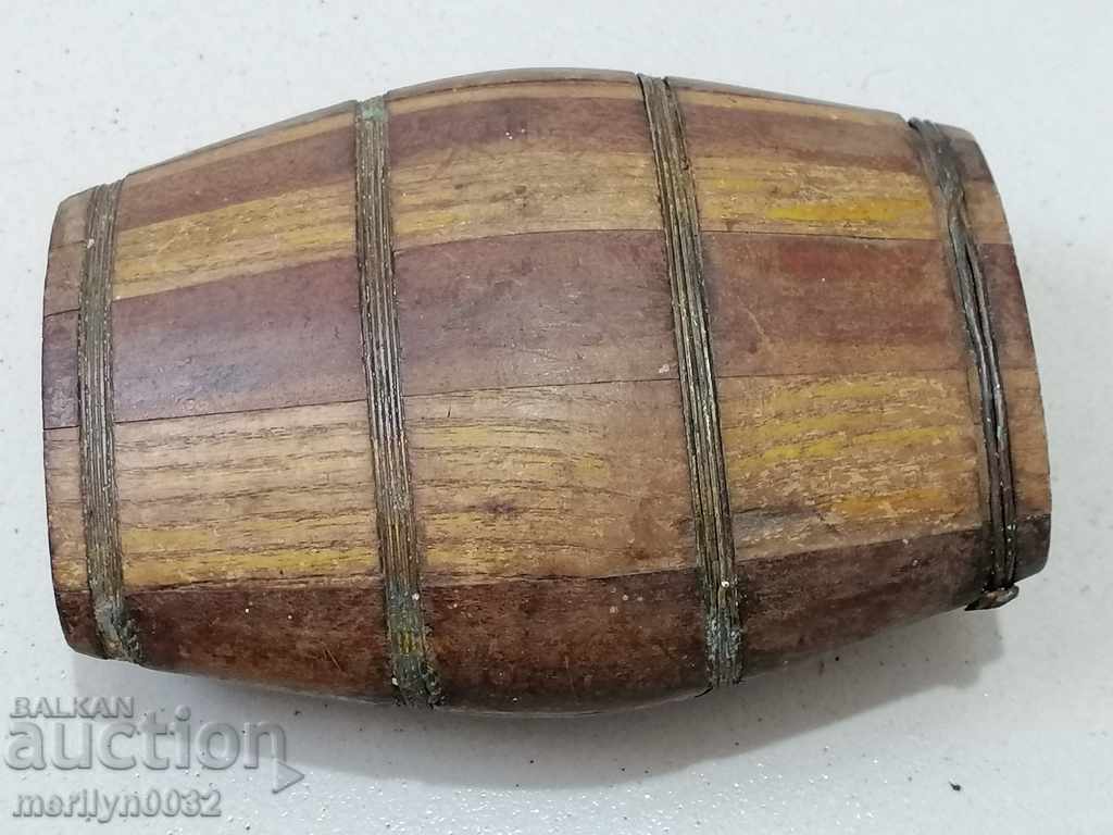 Delivery of Old wood pawler wooden bucket brown bucket