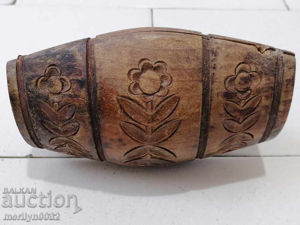 Auction Old carved peacock made of wood wooden buckle barrel cup Auction Old carved peacock made of wood wooden buckle barrel cup