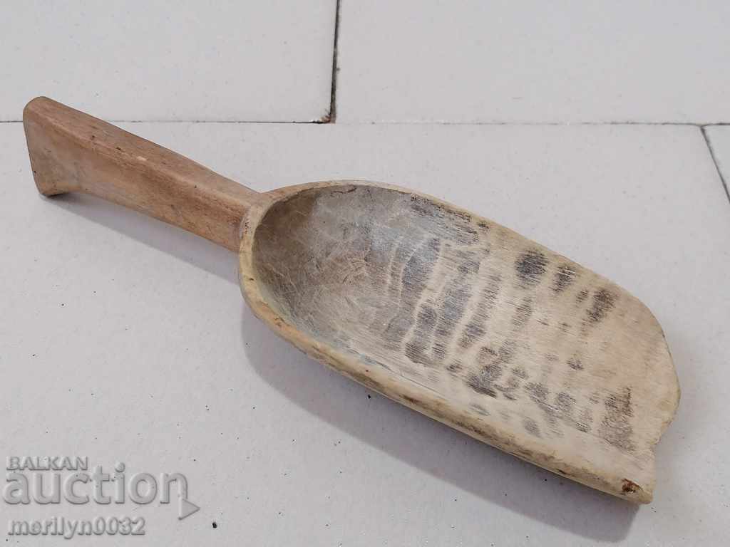 Old wooden shovel wooden shovel with price 39.00 BGN | € 19.94 Old wooden shovel wooden shovel with price 39.00 BGN | € 19.94