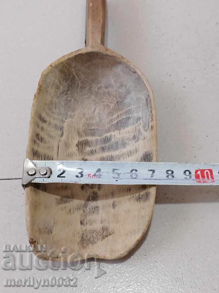 Delivery of Old wooden shovel wooden shovel Delivery of Old wooden shovel wooden shovel