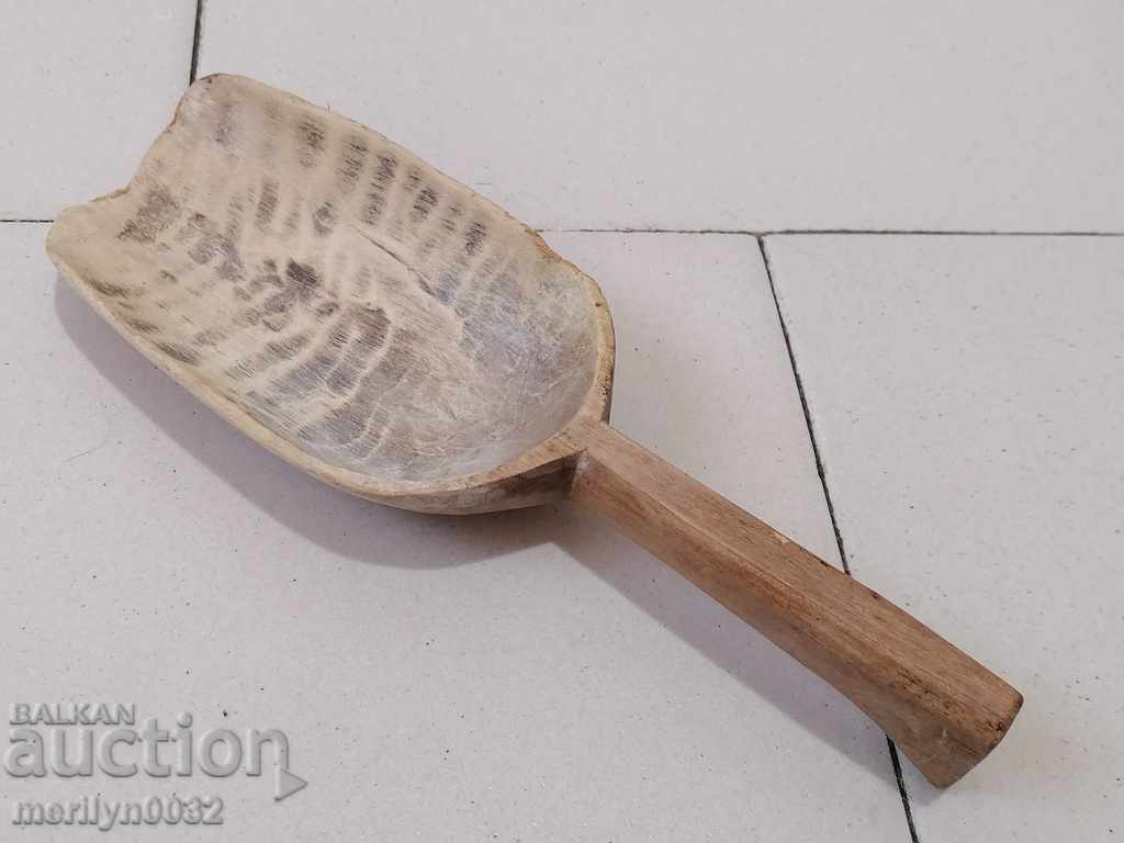Стара дървена лопатка лопата дървения