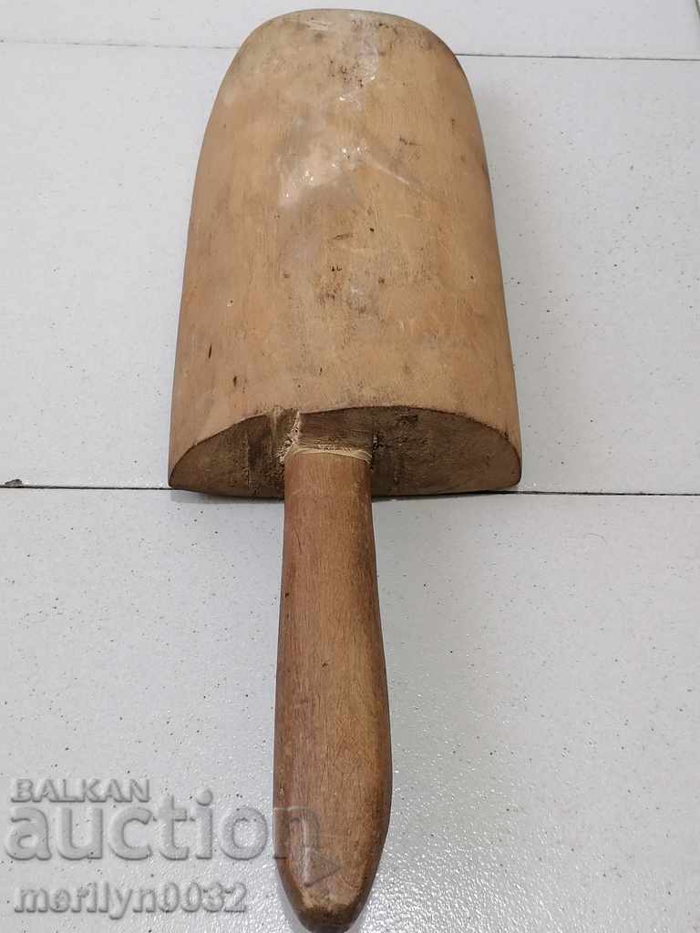 Old wooden shovel wooden shovel with price 49.00 BGN | € 25.05 Old wooden shovel wooden shovel with price 49.00 BGN | € 25.05