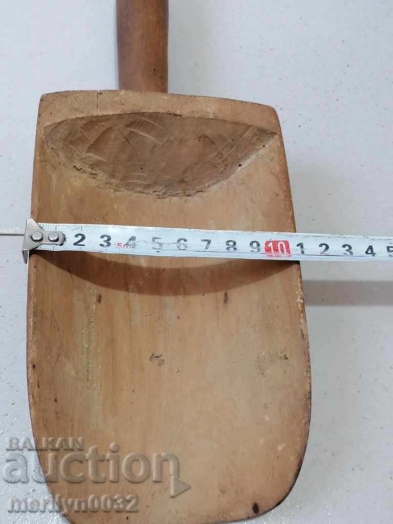 Delivery of Old wooden shovel wooden shovel Delivery of Old wooden shovel wooden shovel