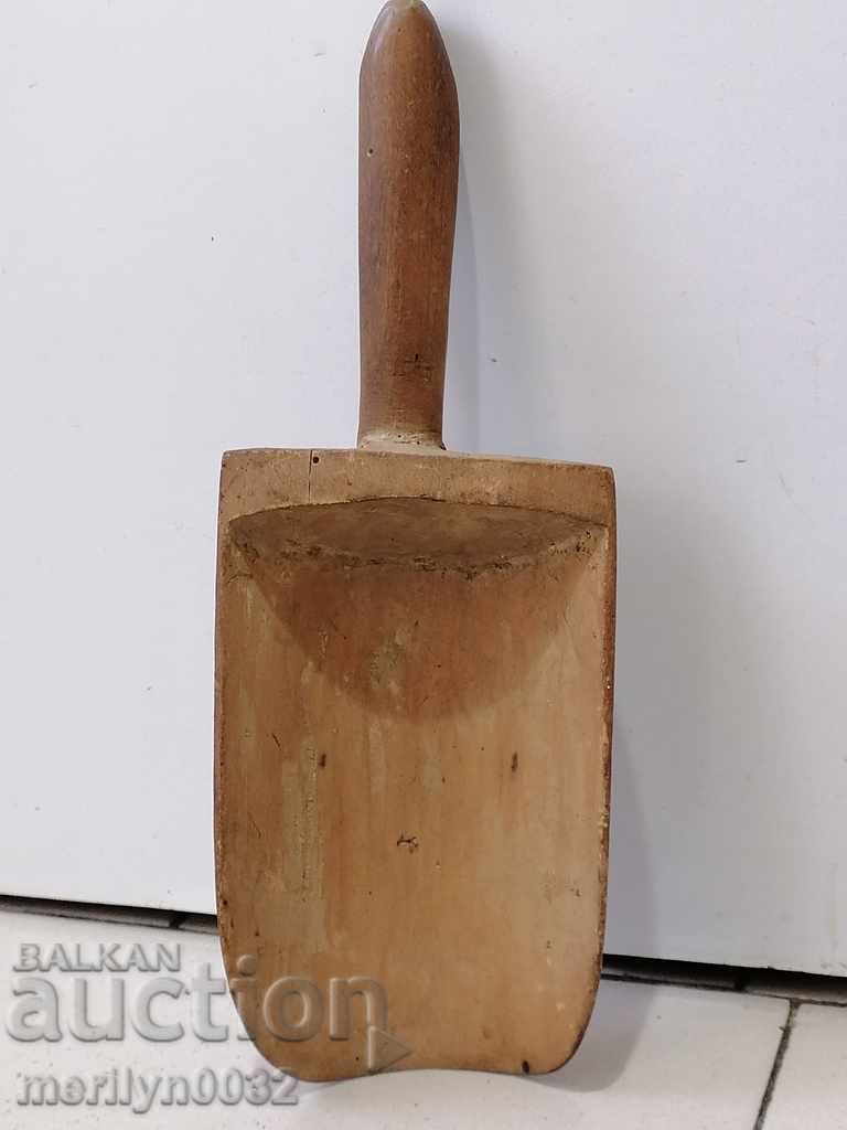 Old wooden shovel wooden shovel - 6 Old wooden shovel wooden shovel - 6