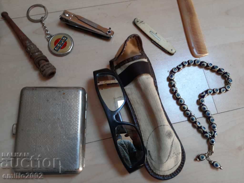 Delivery of Lot of retro accessories screw social. Delivery of Lot of retro accessories screw social.