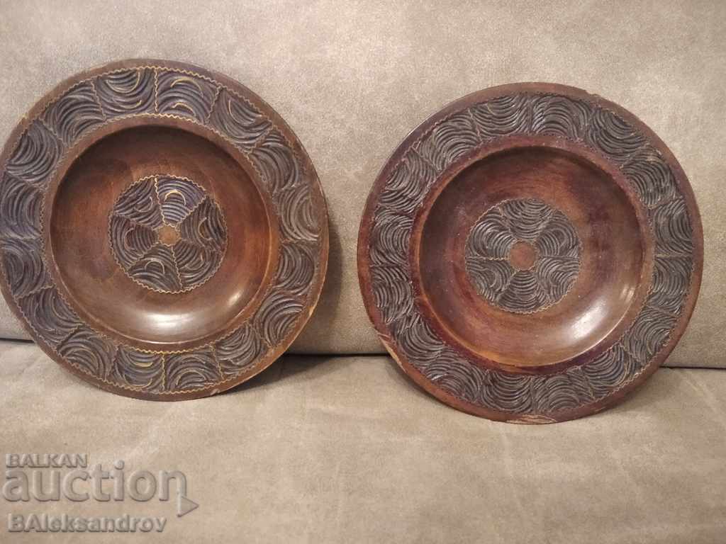 Two plates woodcarving with stuffing