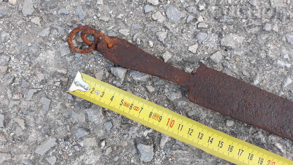 Delivery of antique primitive table interior decoration