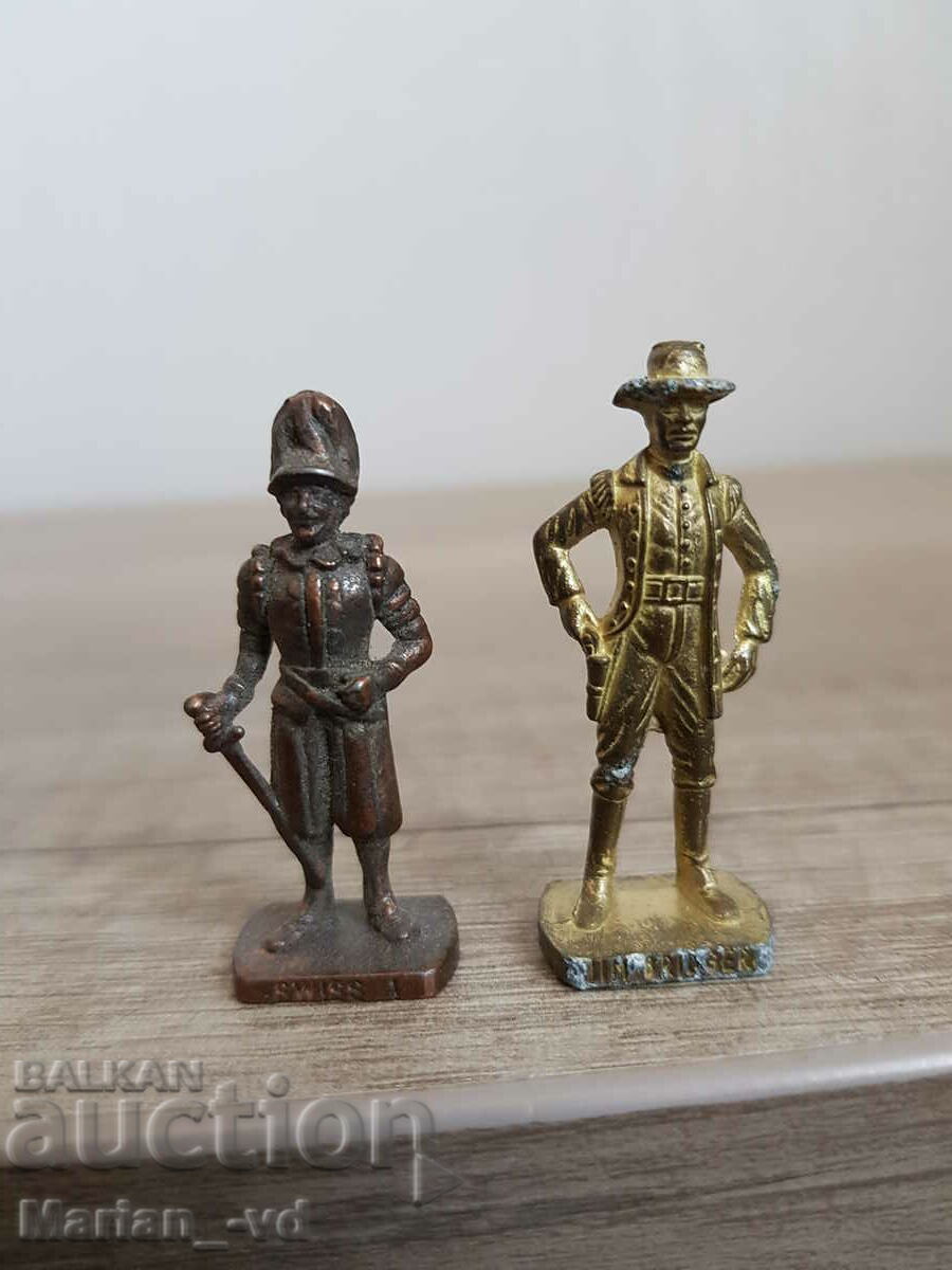 Two metal soldiers