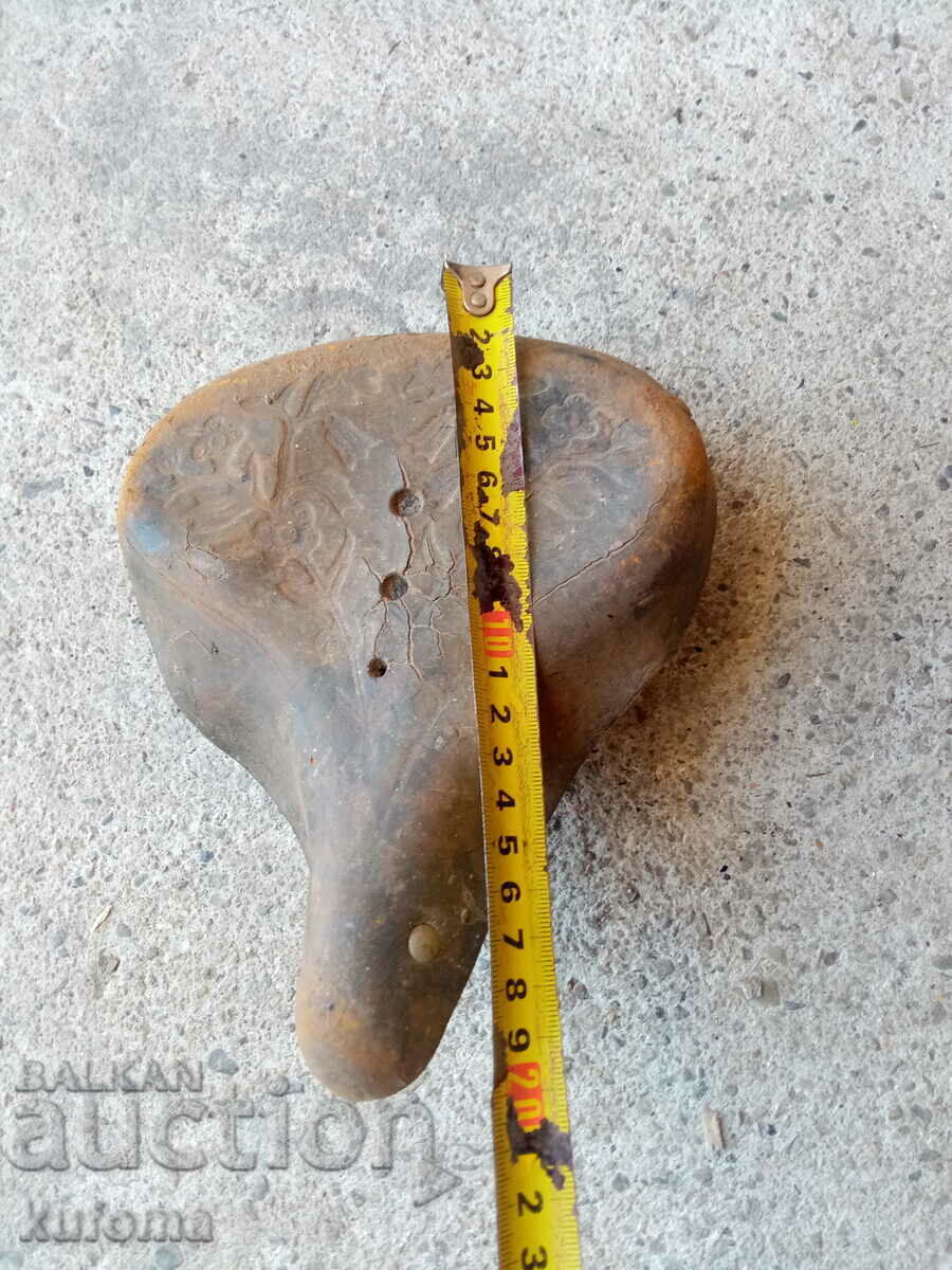 Παλιό δερμάτινο παιδικό κάθισμα ποδηλάτου με τιμή € 4.99 | 9.76 BGN