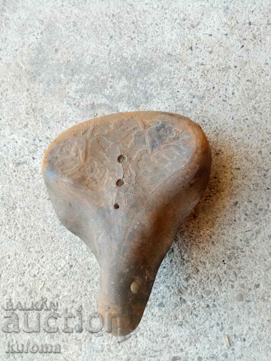 Παλιό δερμάτινο παιδικό κάθισμα ποδηλάτου