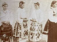 Costume din Bulgaria de Nord fotografie veche