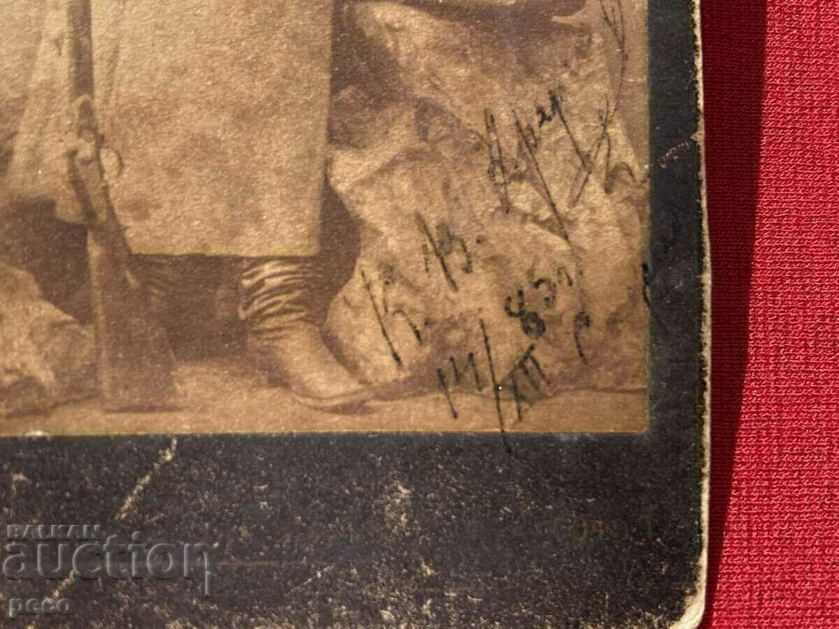 Livrarea O femeie participantă la războiul sârbo-bulgar din 1885? Livrarea O femeie participantă la războiul sârbo-bulgar din 1885?