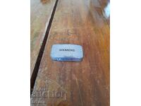 Cutie de la Tic Tac, Simens