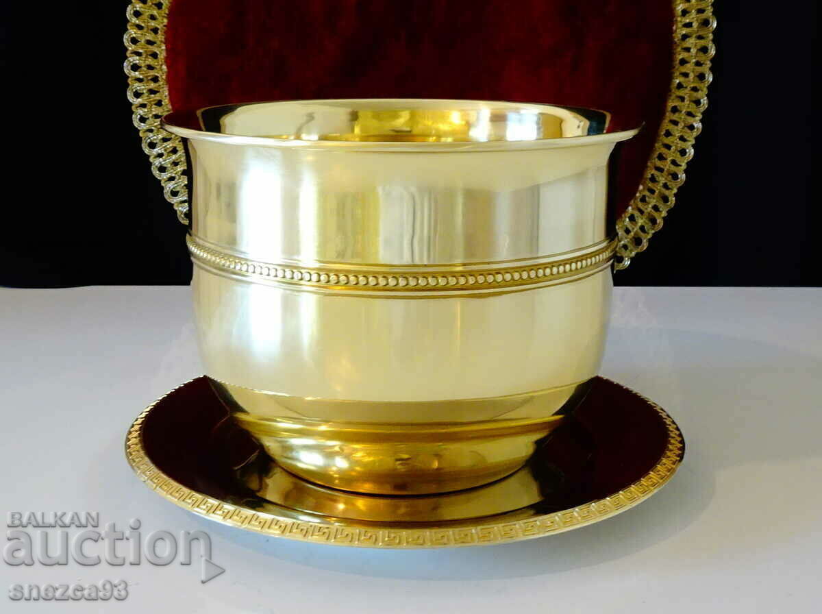 Bronze champagne cooler, ice bucket with price 59.00 BGN | € 30.17 Bronze champagne cooler, ice bucket with price 59.00 BGN | € 30.17