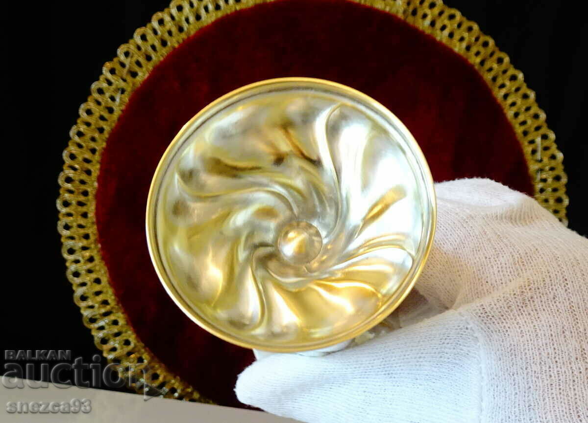 Delivery of Silver-plated vase, cup, napkin. Delivery of Silver-plated vase, cup, napkin.