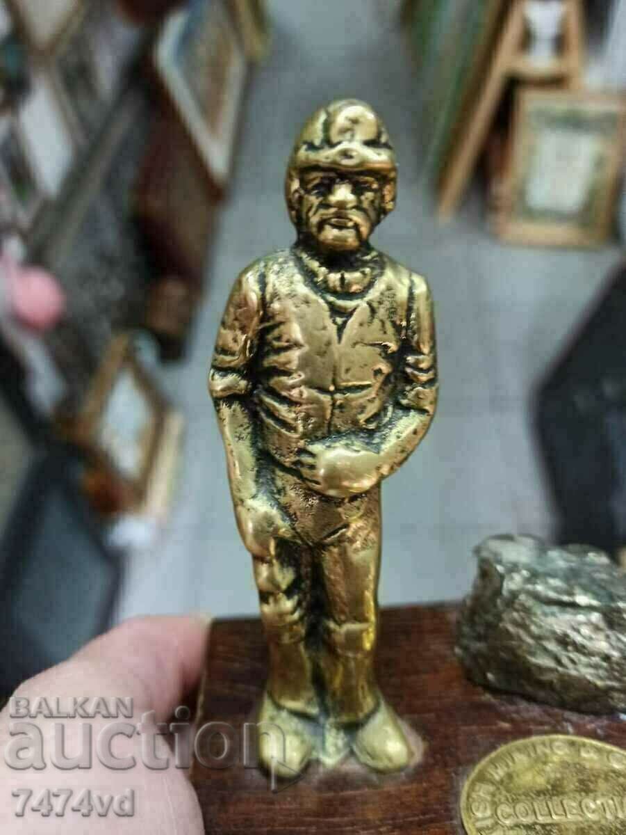 Bronze sculpture Miner with pyrite I think is the stone. - 5 Bronze sculpture Miner with pyrite I think is the stone. - 5