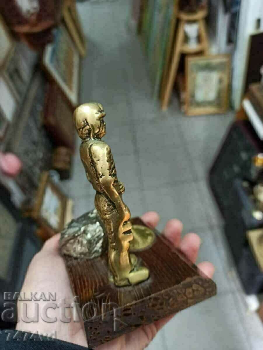 Bronze sculpture Miner with pyrite I think is the stone. - 6 Bronze sculpture Miner with pyrite I think is the stone. - 6