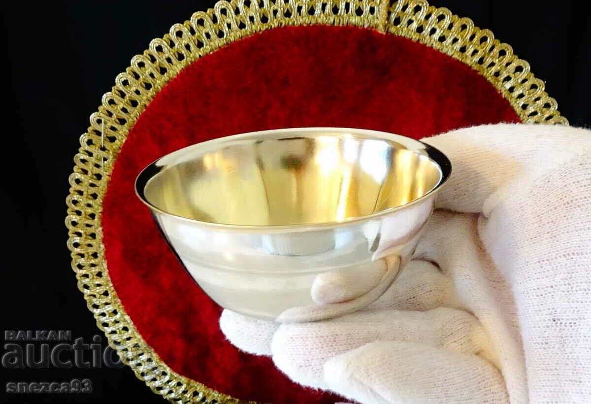 Delivery of Silver-plated bowl, sugar bowl, dish.