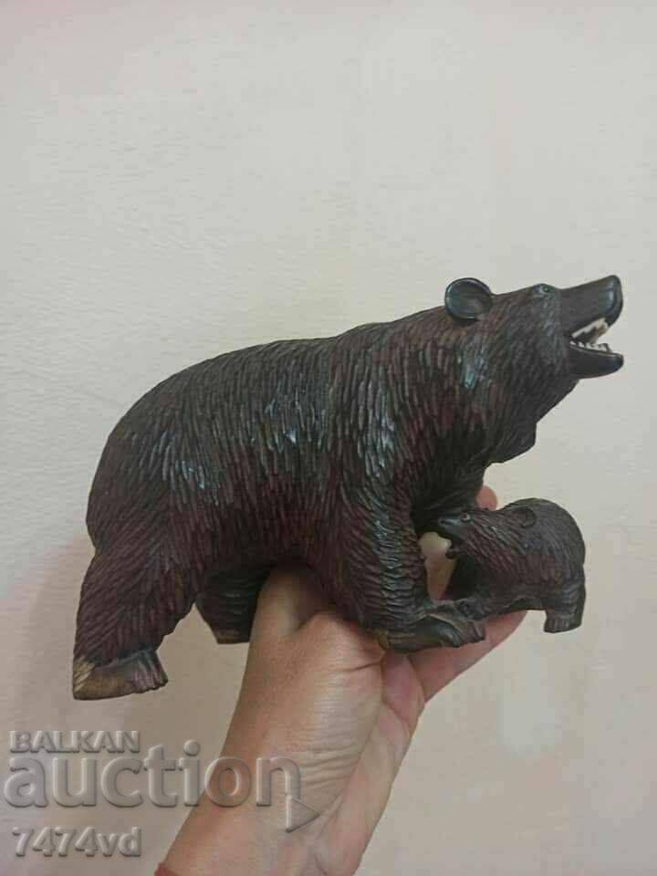 Solid wood sculpture, woodcarving of a bear with a little bear, Fr. Solid wood sculpture, woodcarving of a bear with a little bear, Fr.