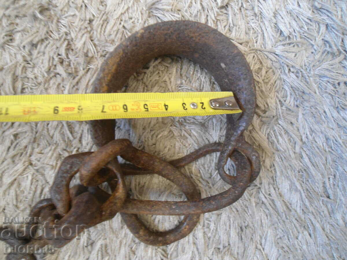 Auction Old side, shackles Auction Old side, shackles