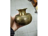 Vază mică din bronz