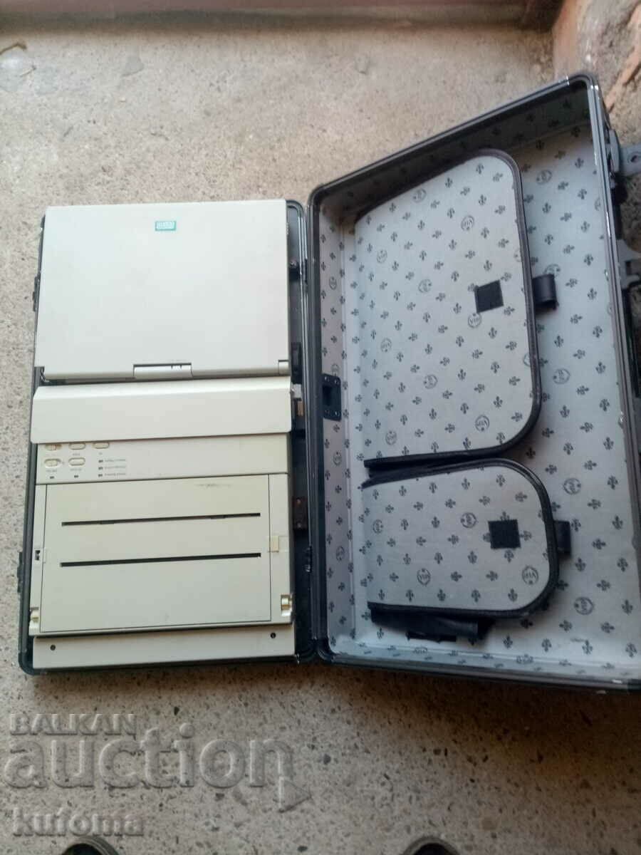 Παλιό φορητό υπολογιστή με εκτυπωτή siemens pcd-3Nsl