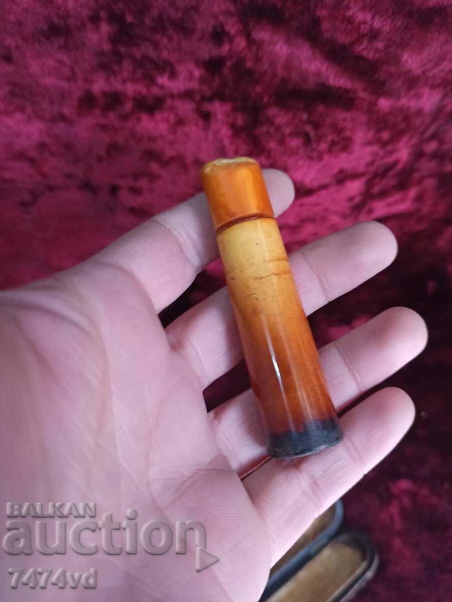 Old cigarette amber with price 50.00 BGN | € 25.56 Old cigarette amber with price 50.00 BGN | € 25.56