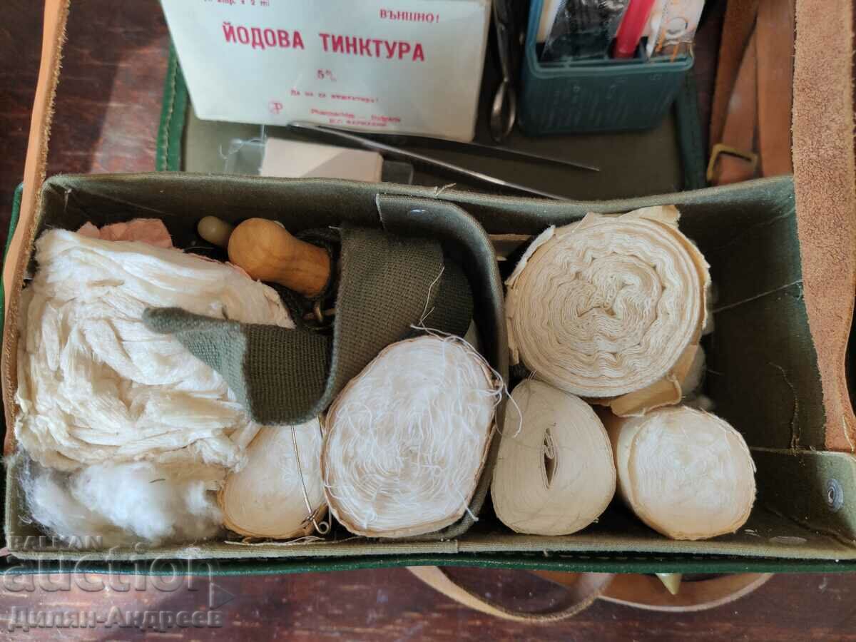 Delivery of Old military medical kit, Red Cross - FULL SET!
