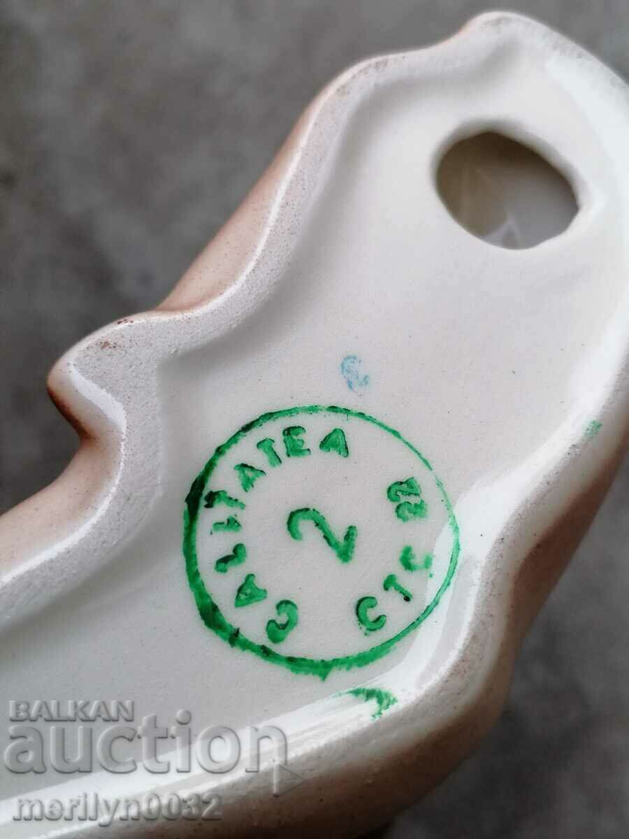 Delivery of Porcelain figure, doe deer figurine Delivery of Porcelain figure, doe deer figurine