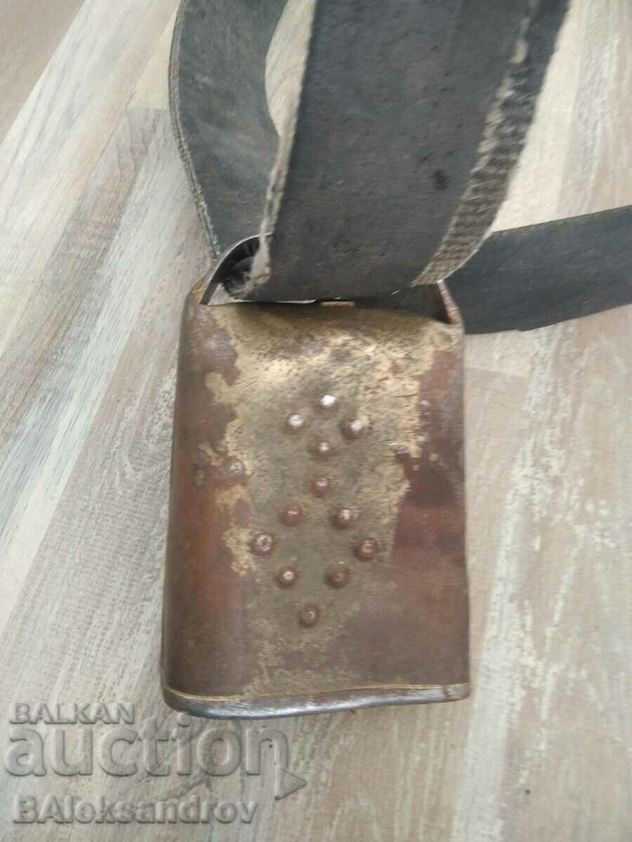 Auction A bell, a vat, an animal bell Auction A bell, a vat, an animal bell