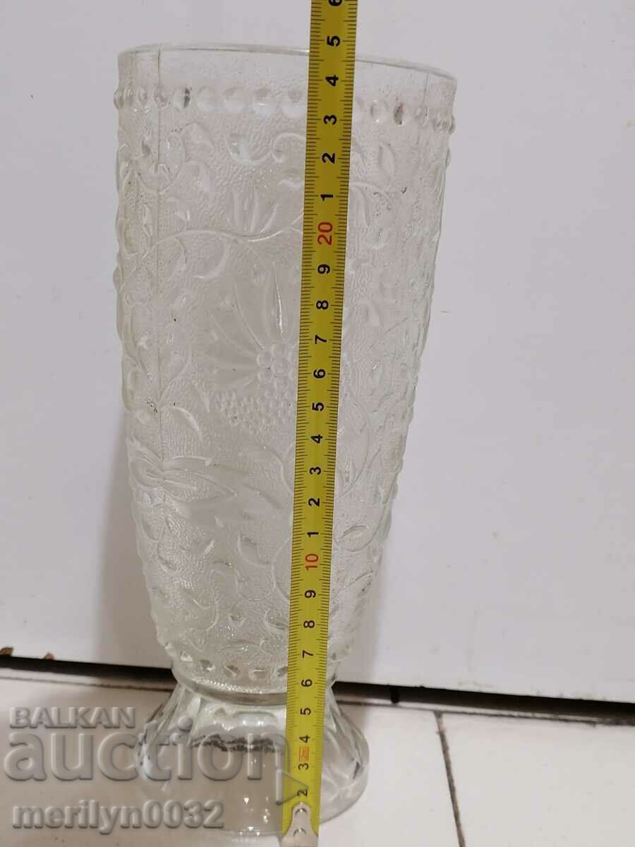 Παλιό βάζο ανάγλυφο γυαλί ύψους 25 cm με τιμή 59.00 BGN | € 30.17 Παλιό βάζο ανάγλυφο γυαλί ύψους 25 cm με τιμή 59.00 BGN | € 30.17