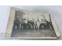 Foto Elevi din clasa a III-a cu târnăcobi și lopeți 1931