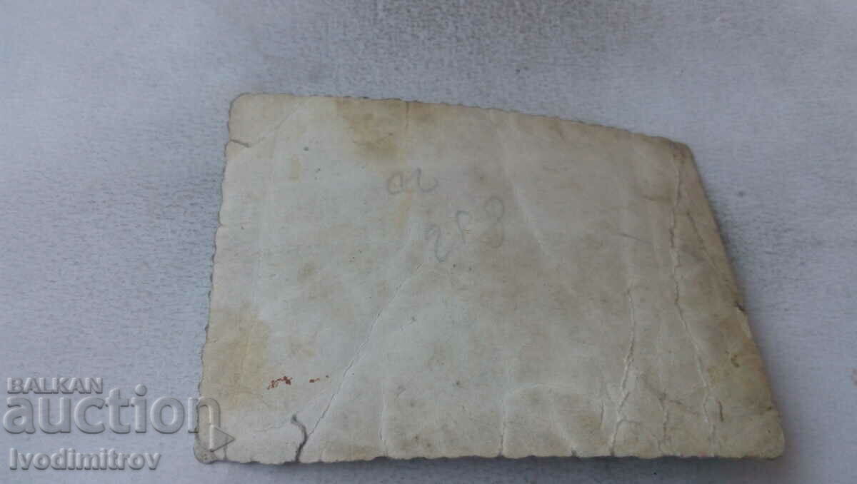 Φωτογραφία Νέοι άνδρες και γυναίκες στην κατασκήνωση με τιμή 1.45 BGN | € 0.74