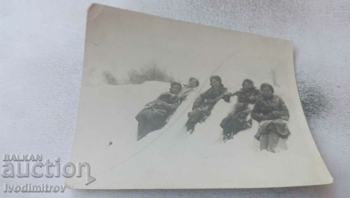 Fotografie de Ihtiman elevii clasei a VI-a în zăpadă