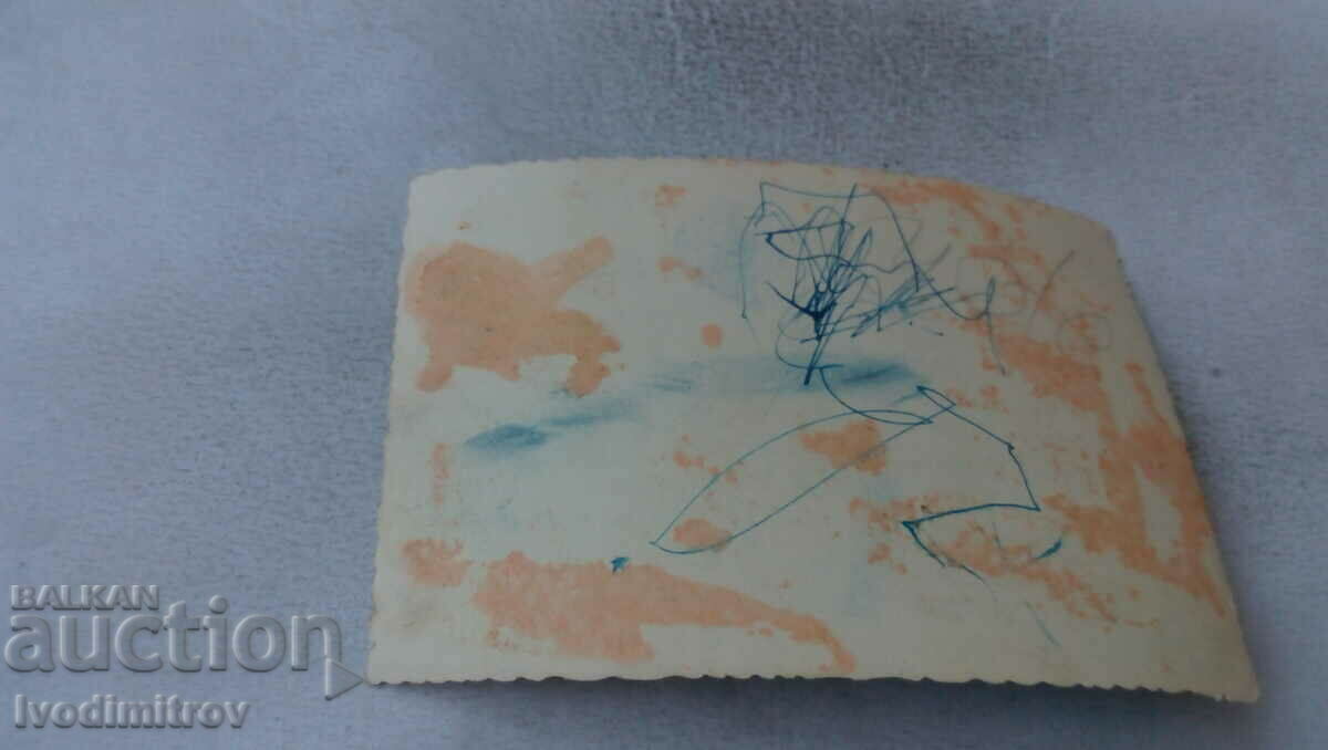 Photo Young girls with a cart with price 1.65 BGN | € 0.84 Photo Young girls with a cart with price 1.65 BGN | € 0.84