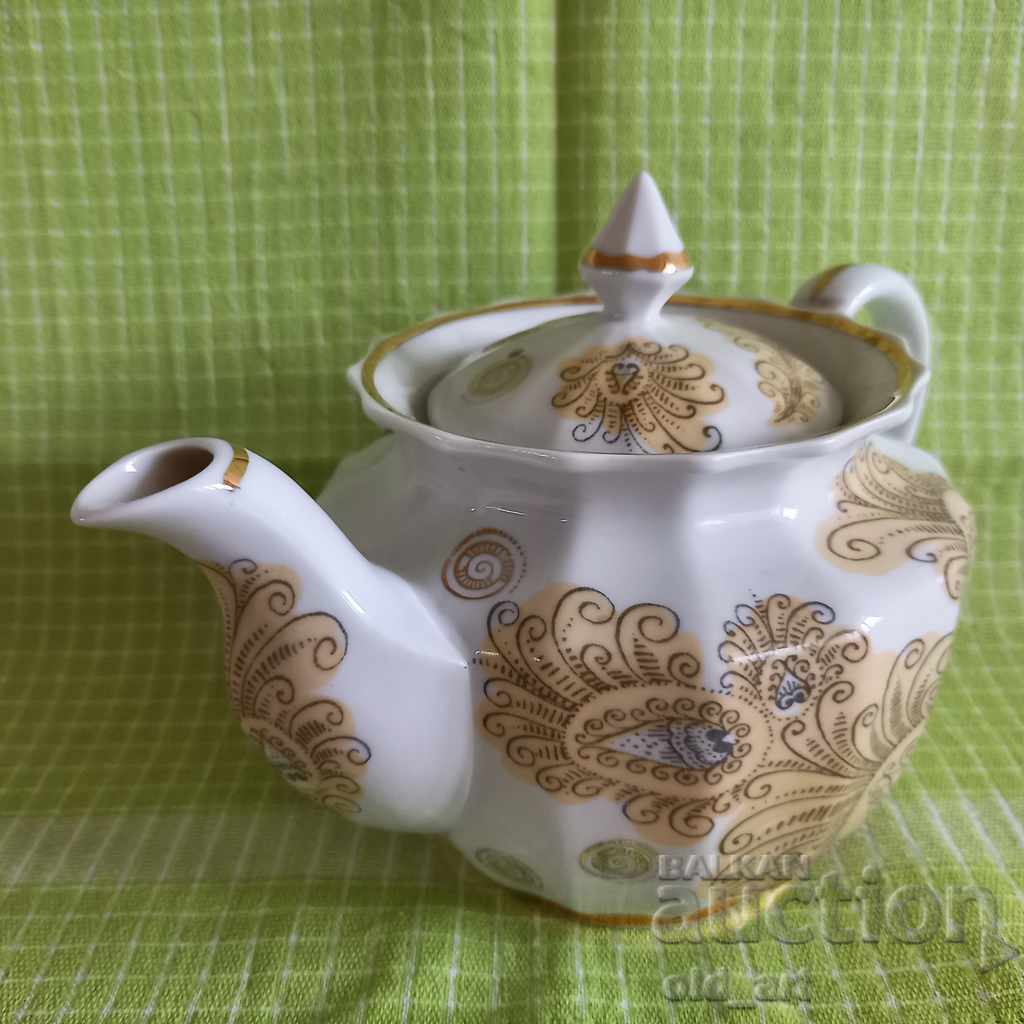 China Bone China din anii 1970 - ceainic aurit cu preț € 20.00 | 39.12 BGN