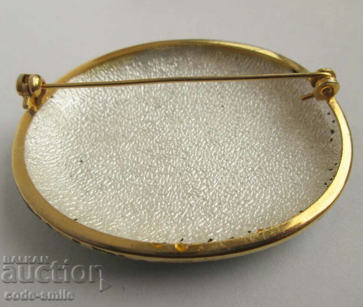 Unique floral women's brooch with painted enamel and gilding with price 100.00 BGN | € 51.13 Unique floral women's brooch with painted enamel and gilding with price 100.00 BGN | € 51.13