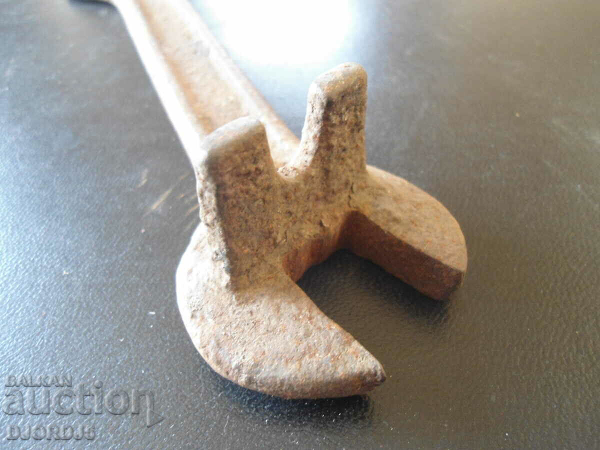 Auction Old key Auction Old key