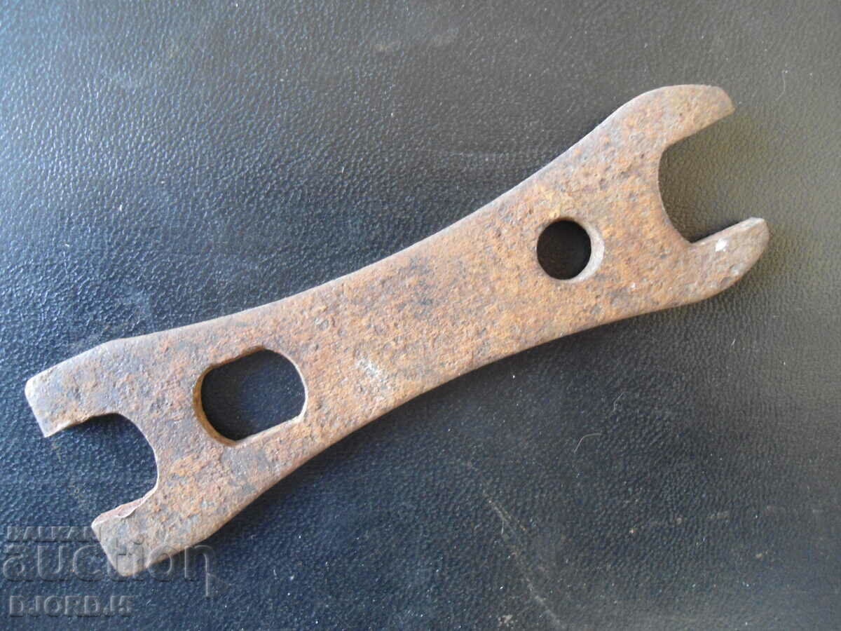 An old switch with price 2.00 BGN | € 1.02 An old switch with price 2.00 BGN | € 1.02