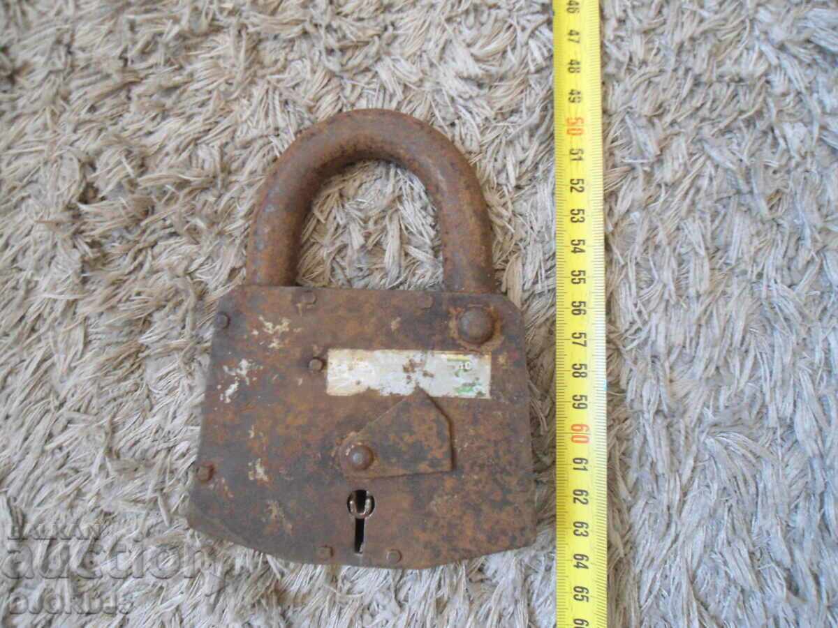Old large padlock 0.750 kg. - 6