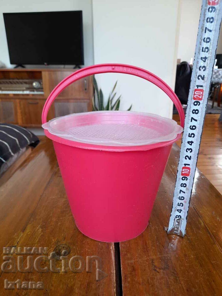 Auction  Old children's bucket, bucket