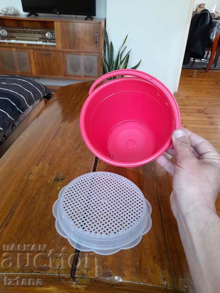 Delivery of Old children's bucket, bucket