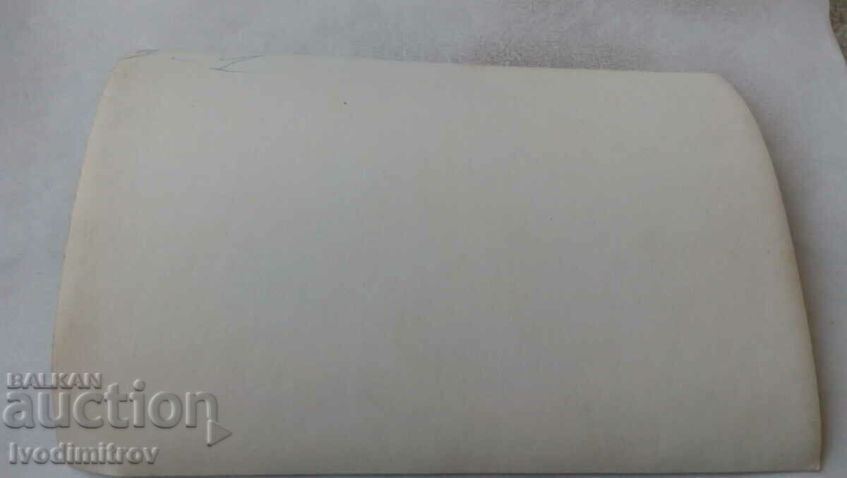 Φωτογραφία νεόνυμφων με τους φίλους τους με τιμή 1.45 BGN | € 0.74 Φωτογραφία νεόνυμφων με τους φίλους τους με τιμή 1.45 BGN | € 0.74