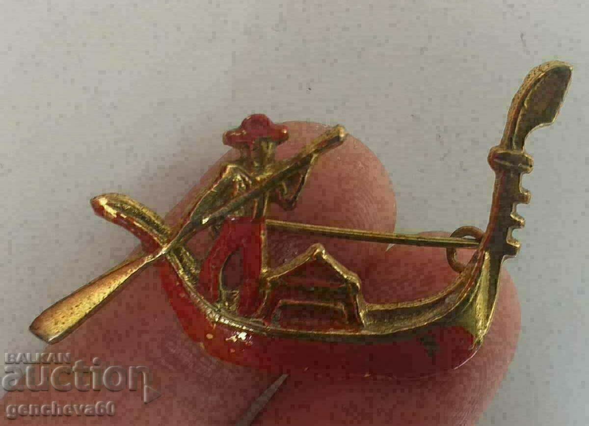Gold toned vintage Gondola/RRR brooch - 5