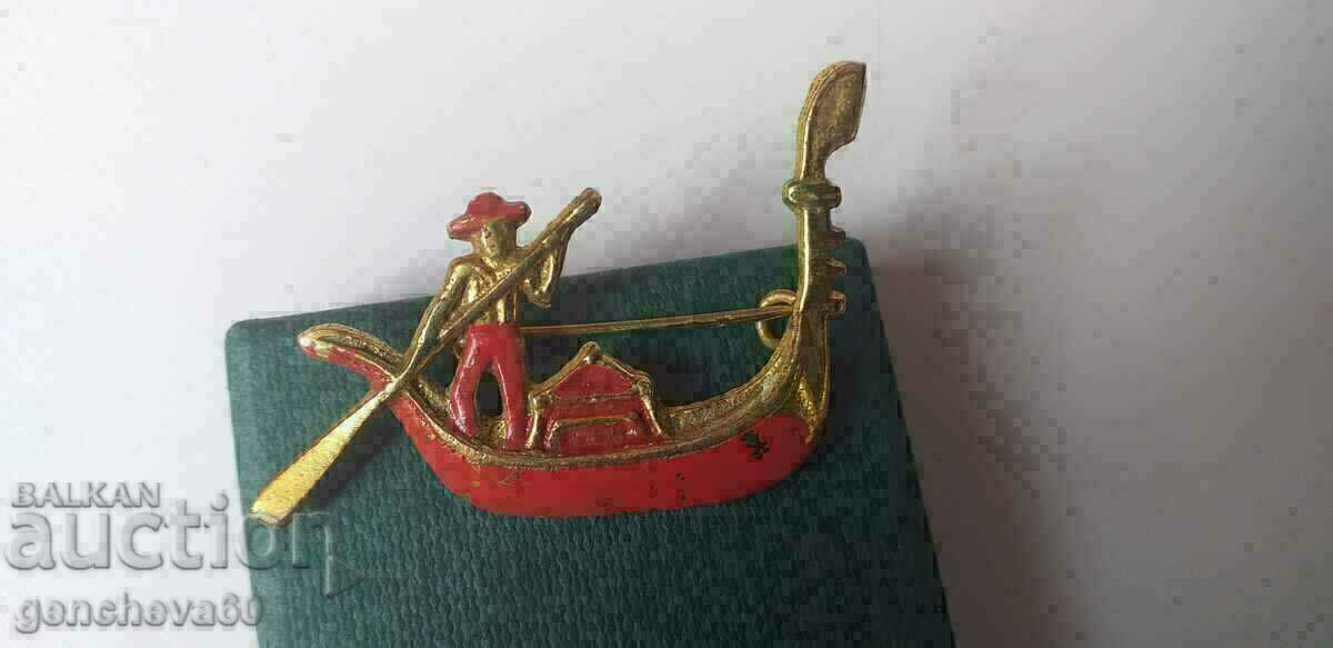 Gold toned vintage Gondola/RRR brooch